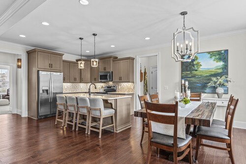 Lake Oconee Getaway.  Spacious family & pet-friendly retreat in gated community