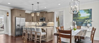 Lake Oconee Getaway.  Spacious family & pet-friendly retreat in gated community