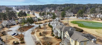 Lake Oconee Getaway.  Spacious family & pet-friendly retreat in gated community