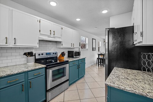 Mural House A: On The Trails> Private Hot Tub> Fire Pit> EV Charger