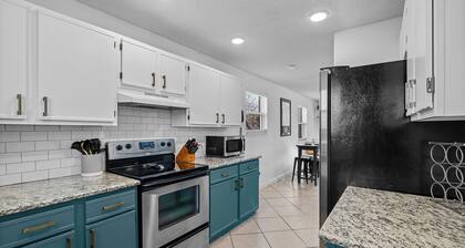 Mural House A: On The Trails> Private Hot Tub> Fire Pit> EV Charger