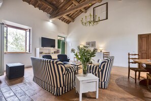 Living area - Megognano Estate - Olivaia Apartment (Megognano)