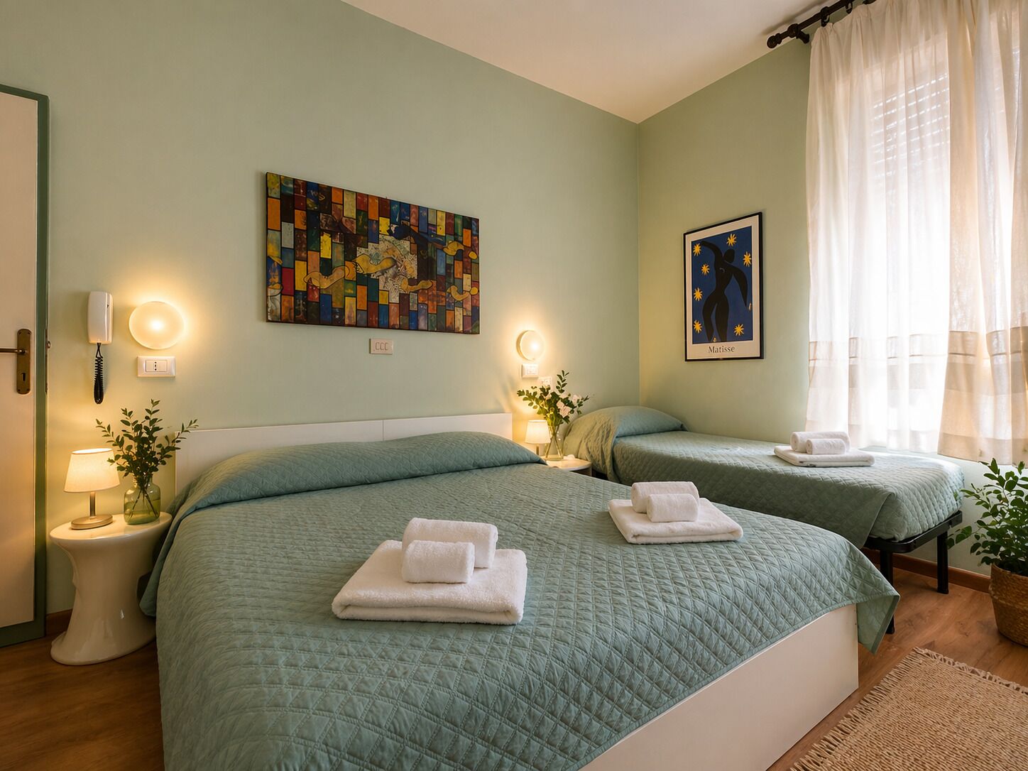 Family Room | Desk, free WiFi, bed sheets