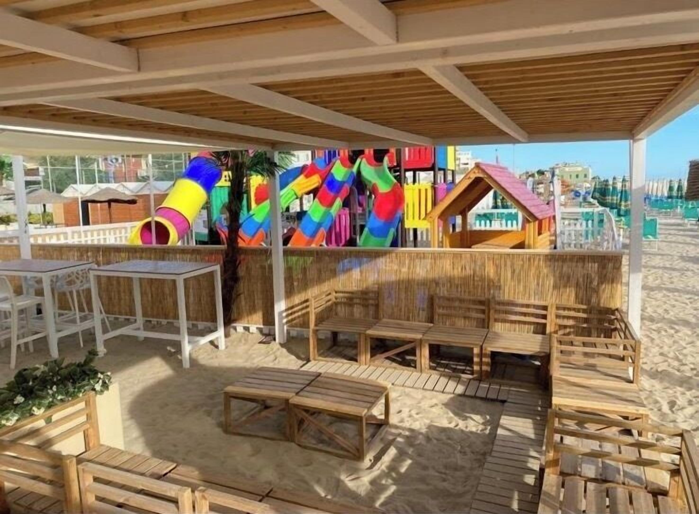 Private beach nearby, white sand, sun-loungers, beach umbrellas