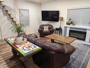 Smart TV, fireplace, books, computer monitors