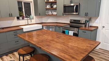 KylskÄp, mikrovÄgsugn, ugn och spishÀll