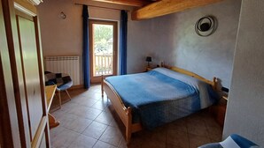Classic Double Room, Private Bathroom, Garden View - Agriturismo Al pra di muriet (Venaus)