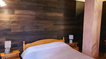 Classic Double Room, Private Bathroom, Garden View | Desk, free WiFi