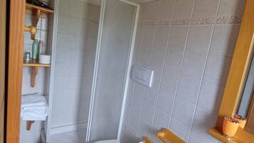 Classic Double Room, Private Bathroom, Garden View | Bathroom | Hair dryer, towels, soap, shampoo