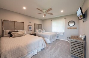 3 bedrooms, iron/ironing board, WiFi, bed sheets