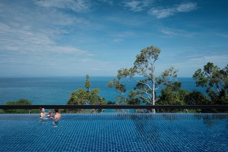 3 outdoor pools, open 7:00 AM to 7:00 PM, free cabanas, pool umbrellas