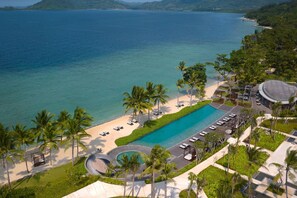 A resort with a large pool, palm trees, and a beach. - Lampung Marriott Resort & Spa (Bandar Lampung)