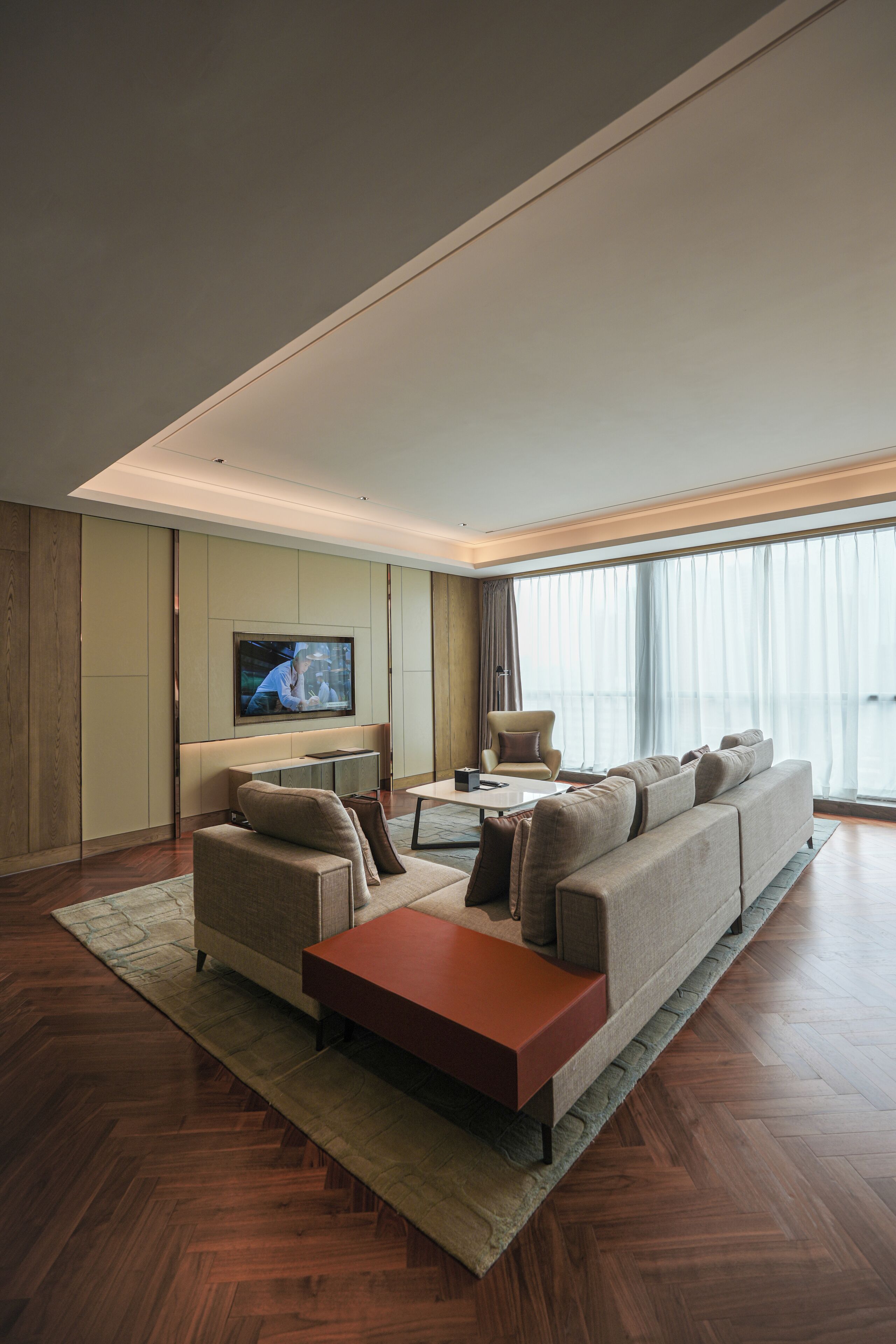 Executive Studio Suite, 1 King Bed, City View | Living area | 55-inch LCD TV with satellite channels