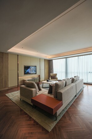 Executive-Studiosuite, 1 King-Bett, Stadtblick | Wohnbereich