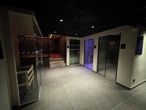 Sauna, tina de hidromasaje y baño de vapor