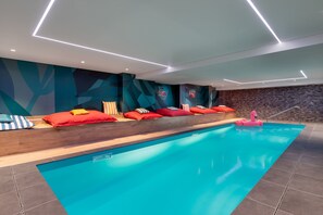 Piscine intérieure