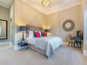 4 bedrooms, free WiFi, bed sheets