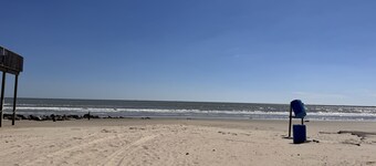 Comfy Coastal Cottage One