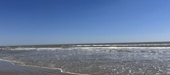 Comfy Coastal Cottage One