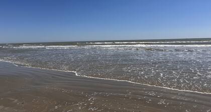 Comfy Coastal Cottage One