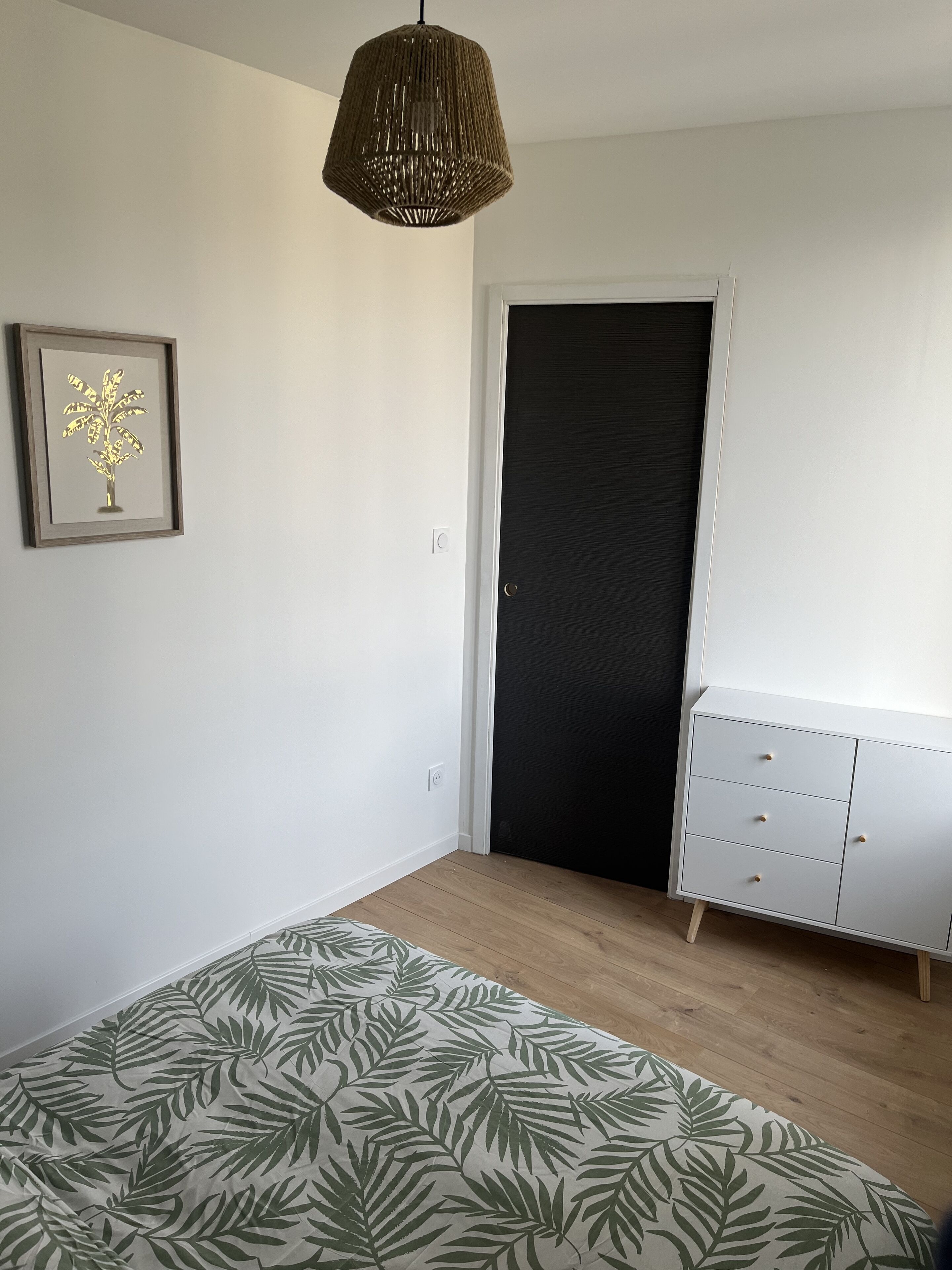 2 bedrooms, travel crib, free WiFi, bed sheets
