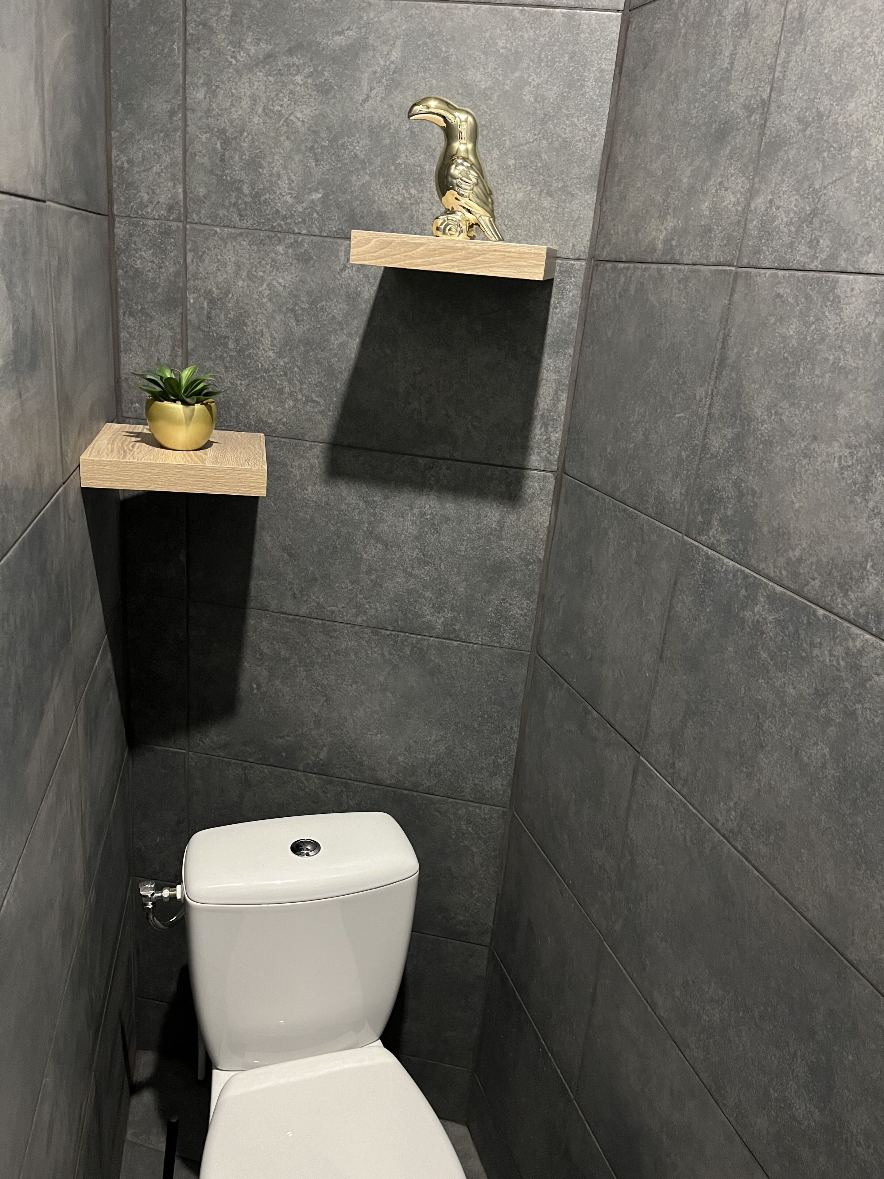 Doccia, asciugacapelli, asciugamani, sapone