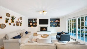 Smart-TV, peis, bøker og PC-skjermer