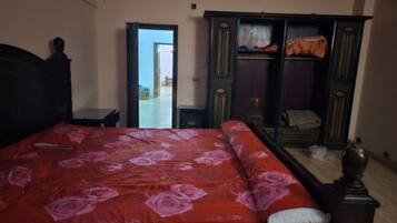 2 habitaciones, tabla de planchar con plancha, wifi y ropa de cama