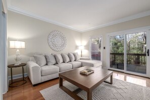 Smart TV - Luxury 3-bedroom townhome in delightful Vestavia Hills (Vestavia Hills)