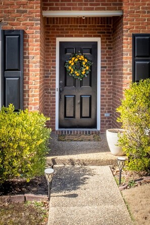 Exterior detail - Luxury 3-bedroom townhome in delightful Vestavia Hills (Vestavia Hills)