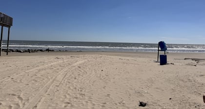 Comfy Coastal Cottage Two