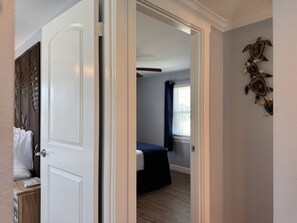 2 soverom, skrivebord, wi-fi (inkludert) og sengetøy