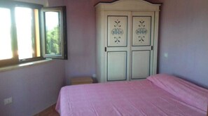2 bedrooms, iron/ironing board, bed sheets - Beautiful Villa in the Middle Vineyard #1 (Sardegna)