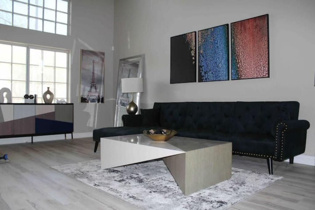 Elite Las Vegas Home— stylish+Comfort Retreat