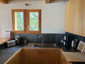 Fridge, microwave, oven, stovetop - Chalet D'architecte - Domaine Alpe D'huez - 9 Personnes (Villard-Reculas)