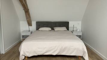 3 slaapkamers, een strijkplank/strijkijzer, wifi, beddengoed