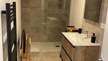 Een douche, een haardroger