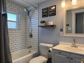 Towels, soap, shampoo, toilet paper