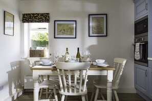 Dining - Crows Hall -  a beautiful house in Colchester sleeping 4 guests (Colchester)