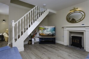TV, fireplace - Crows Hall -  a beautiful house in Colchester sleeping 4 guests (Colchester)