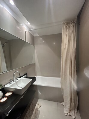 City Apartment | Free WiFi - CloudBA Guemes Soho Apartments (Buenos Aires)