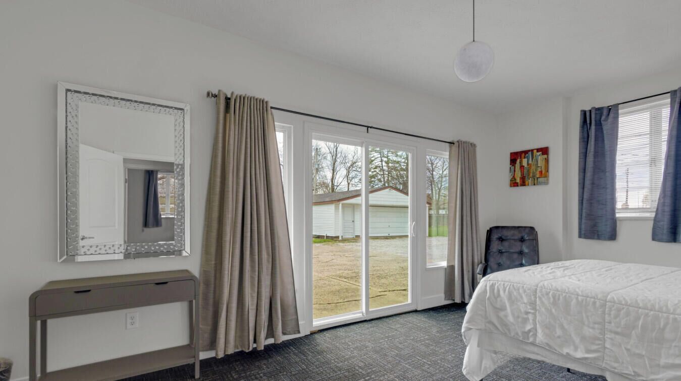 Desk, iron/ironing board, travel crib, WiFi