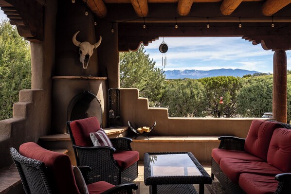 Terrace/patio - Casa Del Oso - Mountain Views & Hot Tub (Santa Fe)