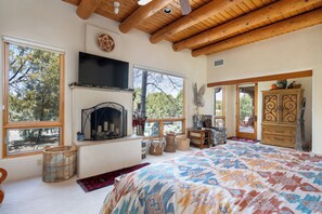 3 bedrooms, desk, iron/ironing board, travel cot - Casa Del Oso - Mountain Views & Hot Tub (Santa Fe)