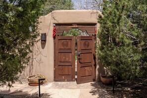 Exterior detail - Casa Del Oso - Mountain Views & Hot Tub (Santa Fe)