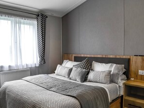 3 bedrooms, free WiFi, bed sheets - 3 bedroom accommodation in Southerness (Southerness)