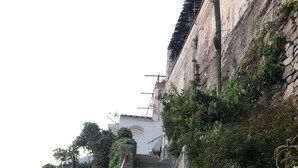 A set of stone stairs leading up to a building with a white facade, surrounded by greenery and a mountainous backdrop. - Romantic Antica Sponda (Positano)