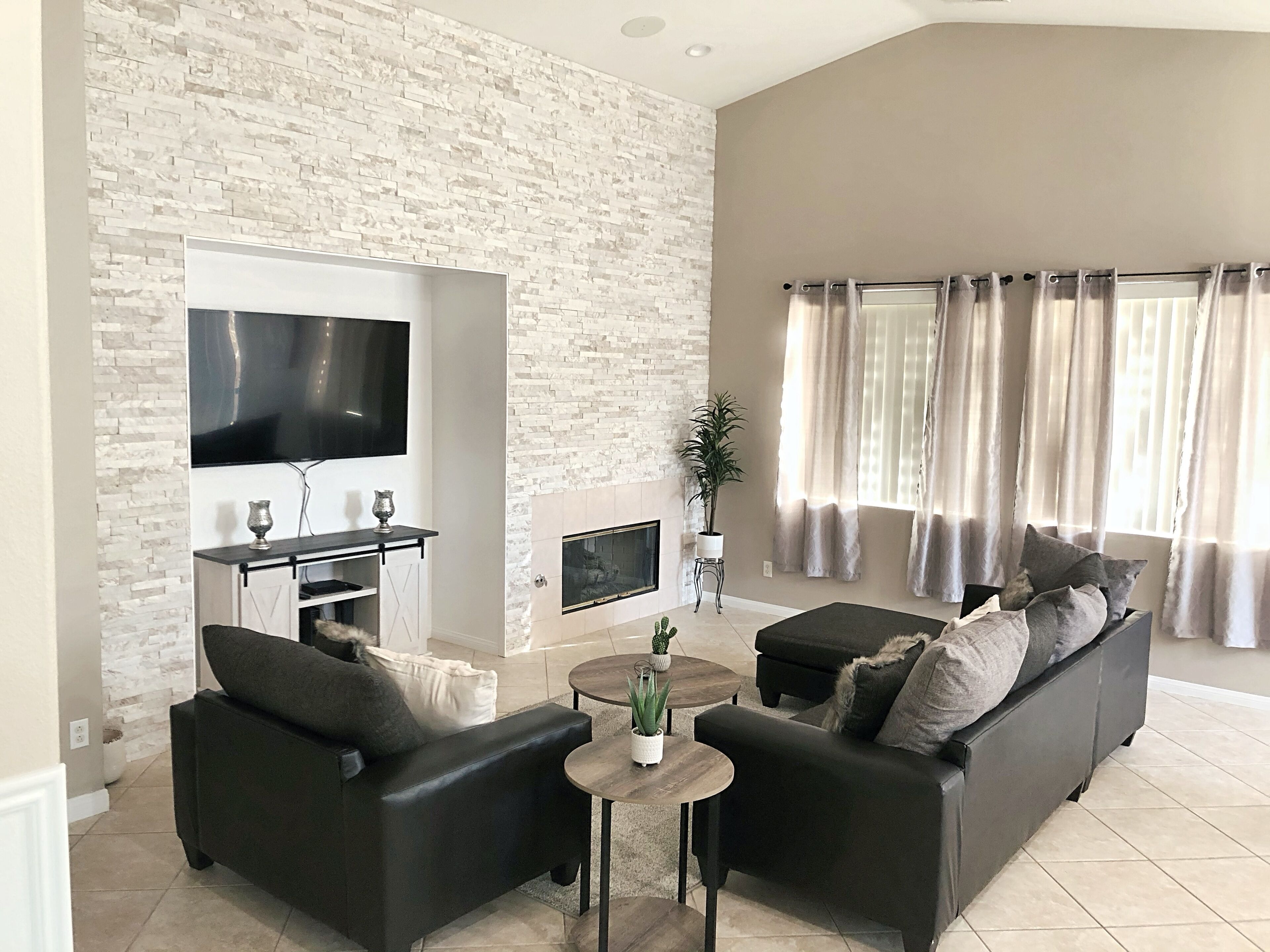 Spacious Multi-Family Home! 5 Mins from Coachella Fest