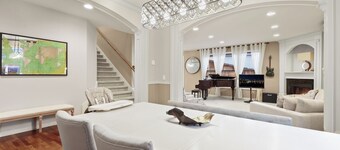 Charming 4-bedroom family friendly house with WiFi and AC in fabulous Vancouver