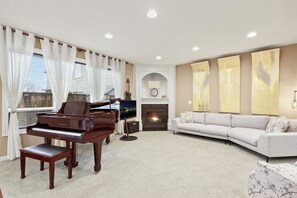 Smart TV, fireplace